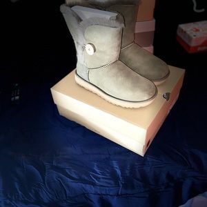 UGG BOOTS